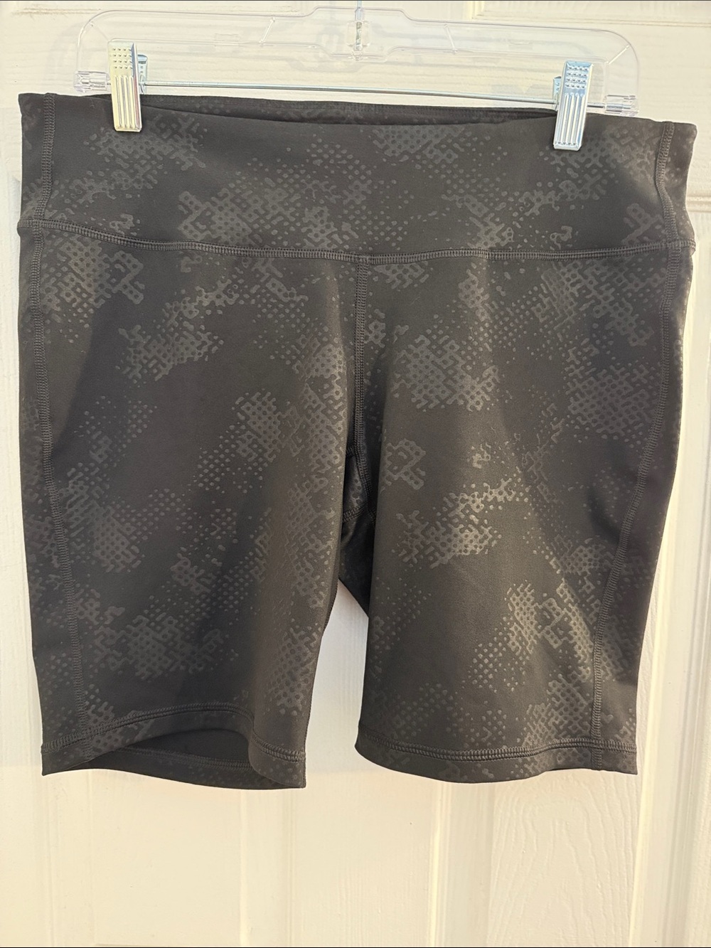 NWOT Size XL Old Navy Mid-Rise Women’s  Black Snake Print Bike Shorts